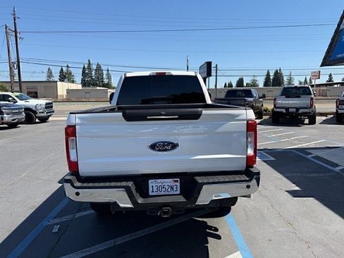 Used 2017 Ford F250 Lariat w/ Lariat Ultimate Package AWD/4WD image 6