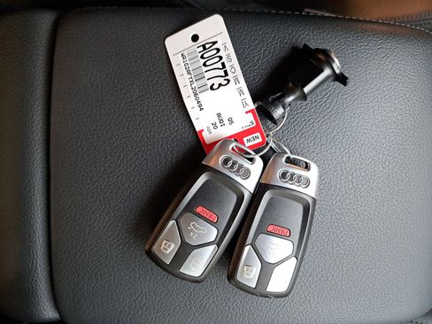 Used 2020 Audi Q5 e Premium w/ Convenience Package image 10