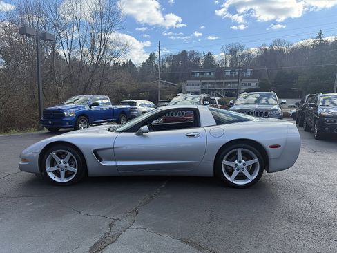 Used 2004 Chevrolet Corvette Coupe image 4