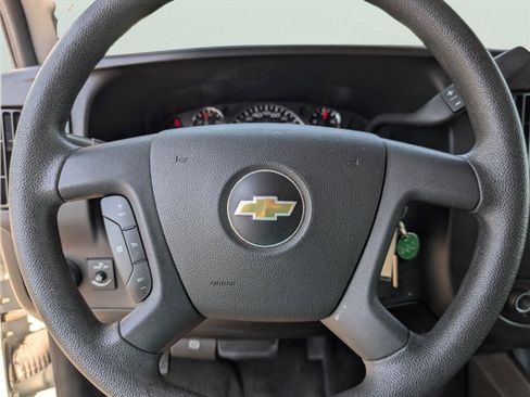 Used 2017 Chevrolet Express 3500 LT w/ LT Preferred Equipment Group image 21