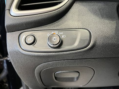 Used 2018 Chevrolet Trax LT w/ Sun & Sound Package image 23