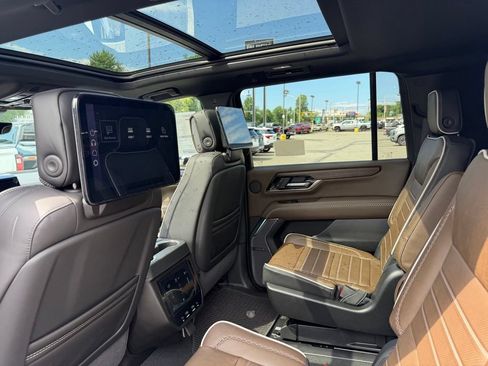 New 2026 GMC Yukon XL Denali Ultimate AWD/4WD image 13