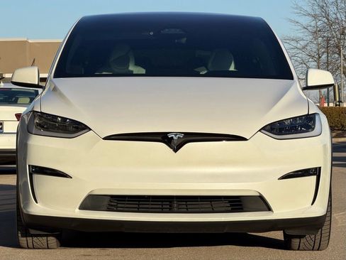 Used 2023 Tesla Model X Plaid image 3