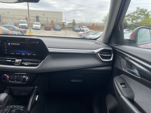Used 2025 Chevrolet TrailBlazer LT FWD image 34