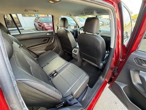 Used 2018 Volkswagen Tiguan SE AWD/4WD image 25