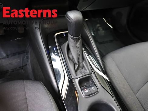 Used 2021 Toyota Corolla LE w/ Carpet Mat Package (TMS) FWD image 12