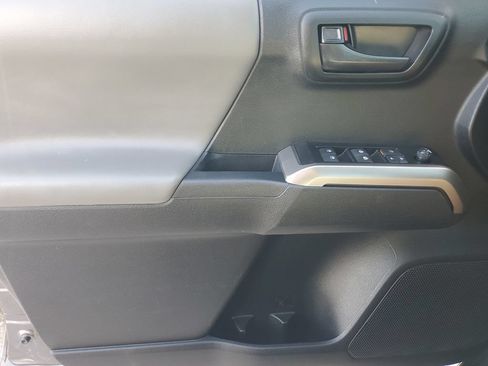 Certified 2023 Toyota Tacoma SR5 AWD/4WD image 19