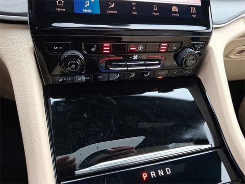 Used 2023 Jeep Grand Cherokee Limited image 16