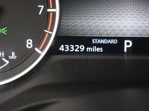 Used 2024 Nissan Rogue S image 24