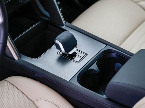 Used 2025 Land Rover Discovery Sport S image 20