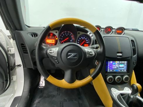 Used 2019 Nissan 370Z Coupe w/ Z34 Heritage Edition - White image 33