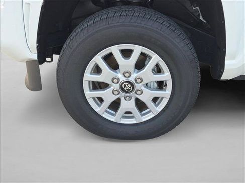 Used 2025 Toyota Tacoma SR5 AWD/4WD image 9