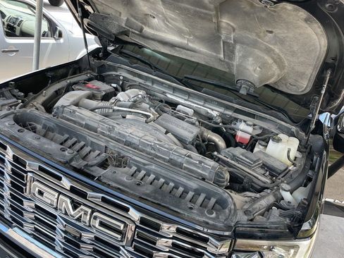 Used 2024 GMC Sierra 3500 Denali Ultimate AWD/4WD image 11