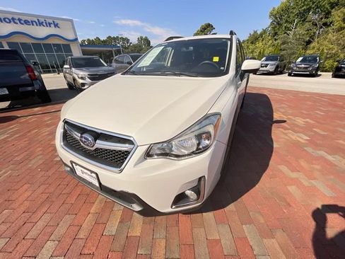 Used 2017 Subaru Crosstrek 2.0i Premium AWD/4WD image 23
