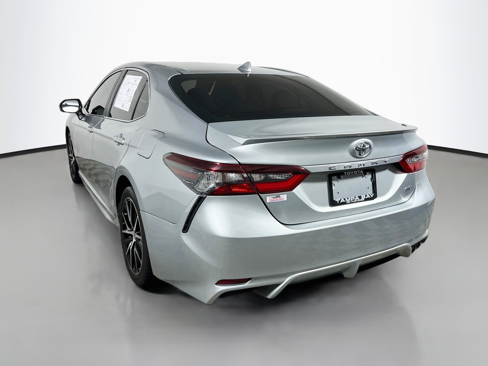 Used 2024 Toyota Camry SE FWD image 8