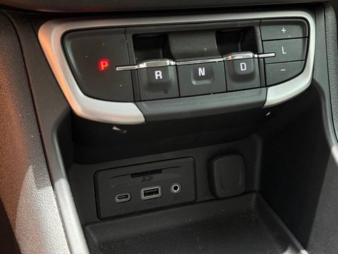 Used 2022 GMC Terrain SLT FWD image 17