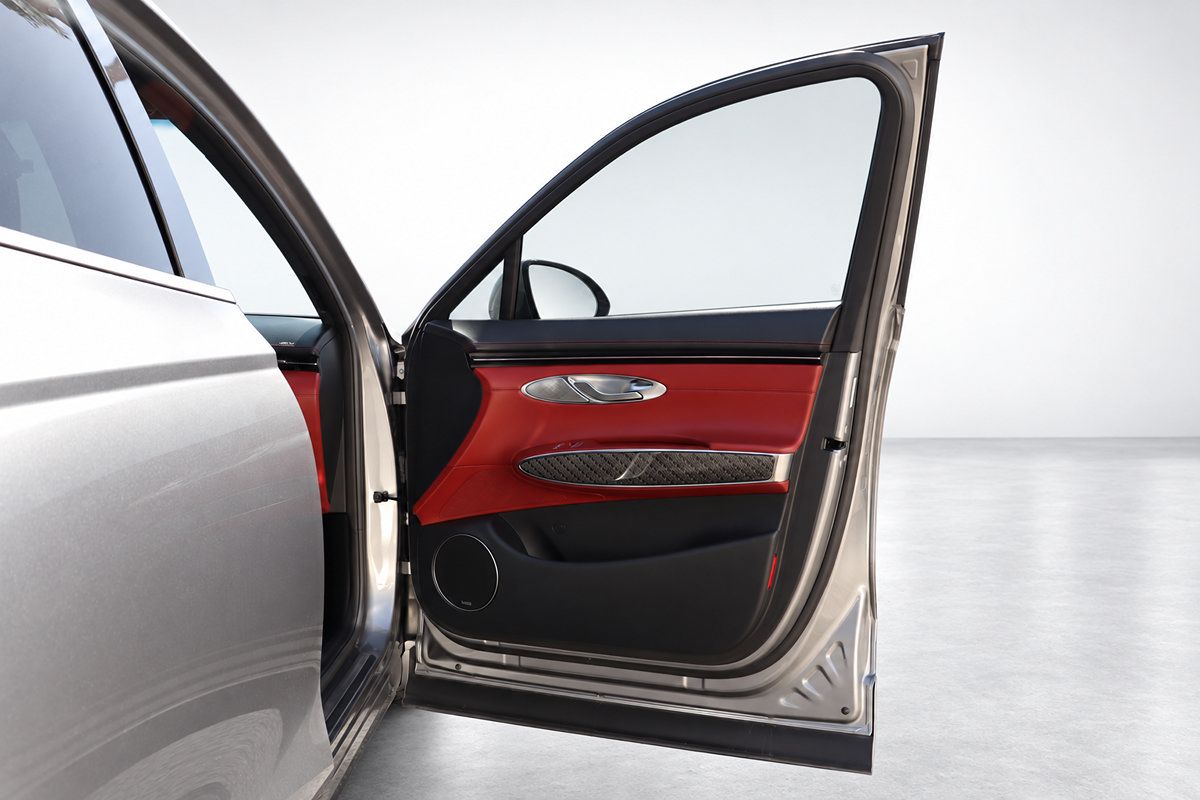 Used 2022 Genesis GV70 3.5T Sport w/ Sport Prestige Package AWD/4WD image 21