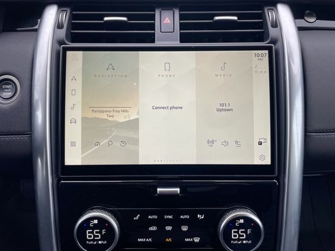 Certified 2024 Land Rover Discovery S image 19