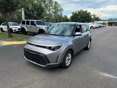 Used 2025 Kia Soul LX w/ LX Technology Package FWD image 1