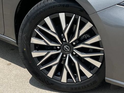 Used 2023 Nissan Altima 2.5 SV FWD image 9