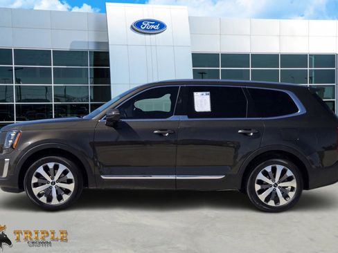 Used 2022 Kia Telluride EX w/ EX Premium Package image 3