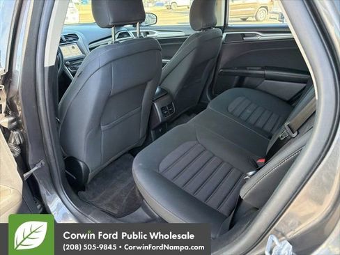 Used 2018 Ford Fusion SE w/ Fusion SE Technology Package FWD image 27