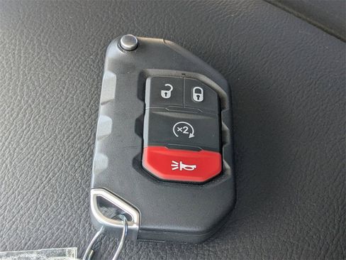 New 2025 Jeep Gladiator Sport image 31