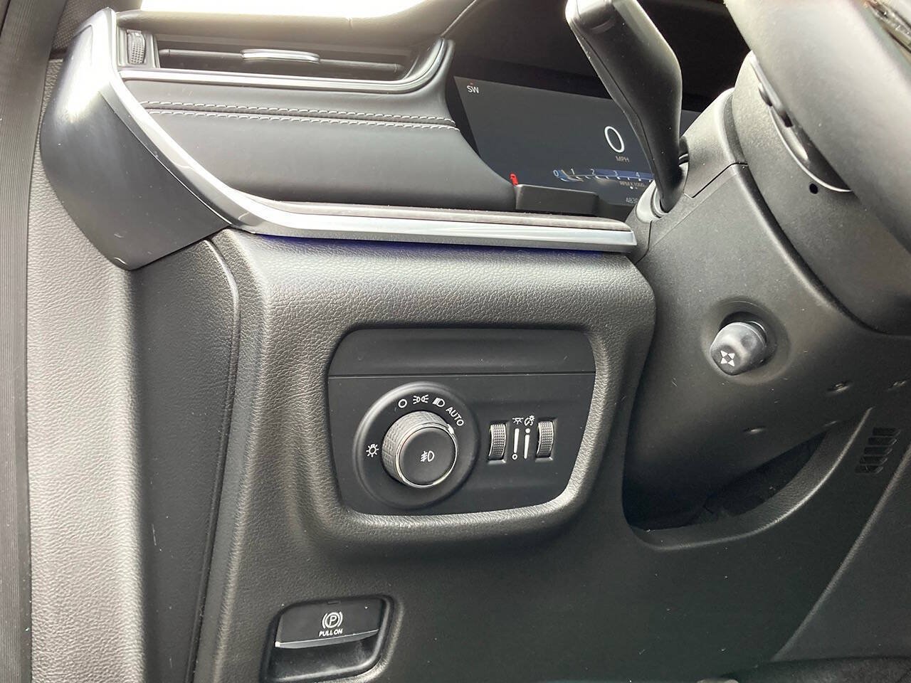 Used 2021 Jeep Grand Cherokee L Overland w/ Luxury Tech Group IV AWD/4WD image 39