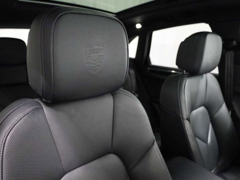 Certified 2025 Porsche Macan image 22