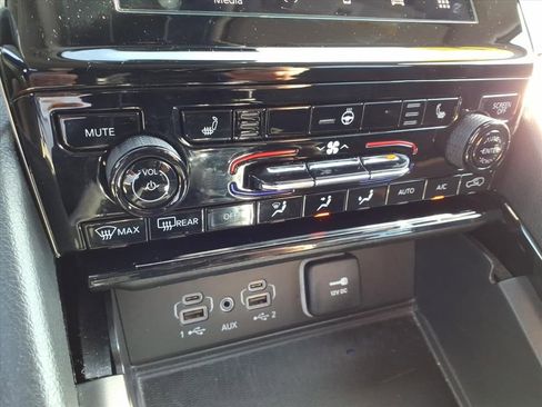 Certified 2023 Jeep Grand Cherokee Laredo w/ Luxury Tech Group I AWD/4WD image 19