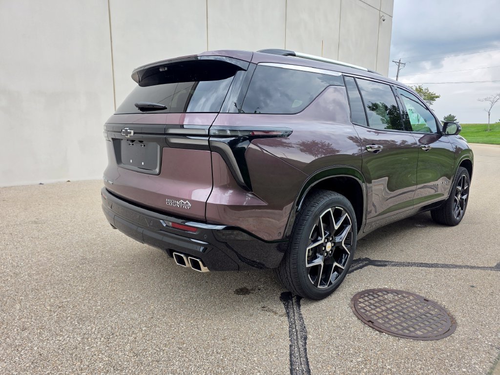 Used 2025 Chevrolet Traverse High Country w/ LPO, Floor Liner Package AWD/4WD image 16
