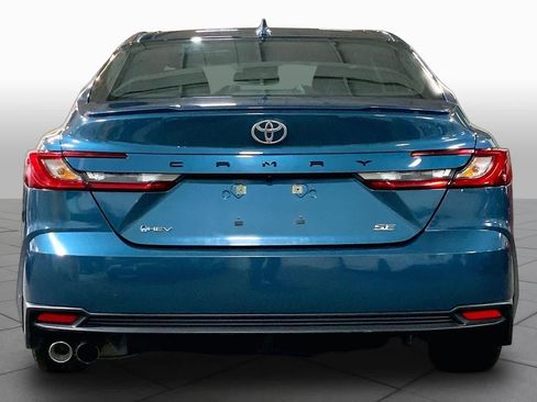 Used 2025 Toyota Camry SE FWD image 5