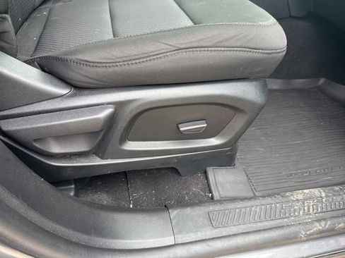 Used 2023 Ford Explorer XLT image 18