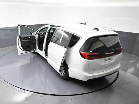 New 2026 Chrysler Pacifica Select image 57