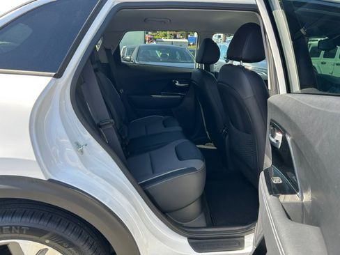 Used 2021 Kia Niro EX FWD image 43