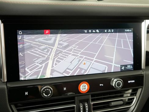 Certified 2026 Porsche Macan S AWD/4WD image 31
