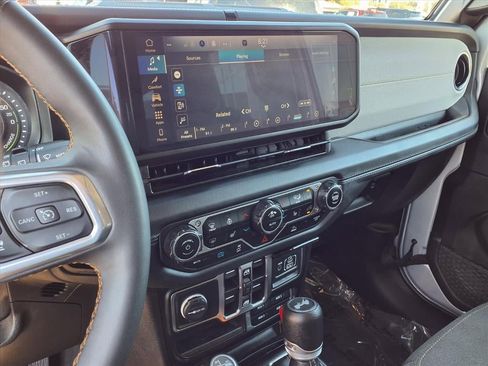 Used 2024 Jeep Wrangler Unlimited Sahara image 12