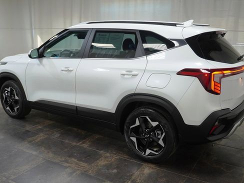 Used 2024 Kia Seltos EX image 7