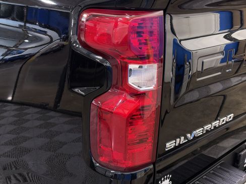 Used 2022 Chevrolet Silverado 1500 LT w/ Safety Package AWD/4WD image 17