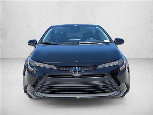 Used 2025 Toyota Corolla LE FWD image 2