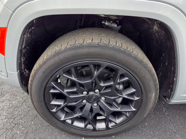 Used 2024 Jeep Grand Cherokee Summit AWD/4WD image 19