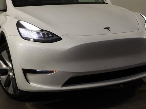 Used 2023 Tesla Model Y AWD image 49
