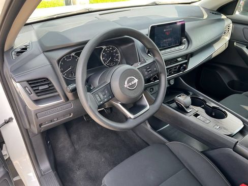 Used 2024 Nissan Rogue S FWD image 18