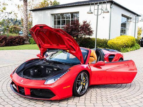 Certified 2018 Ferrari 488 Spider RWD image 32