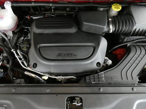 Used 2024 Chrysler Pacifica Pinnacle FWD image 33