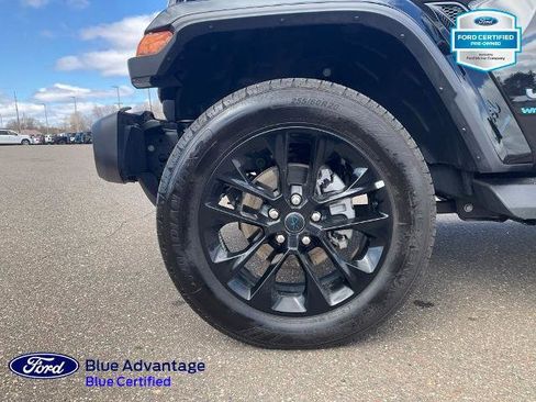 Used 2025 Jeep Wrangler Unlimited Sahara image 29