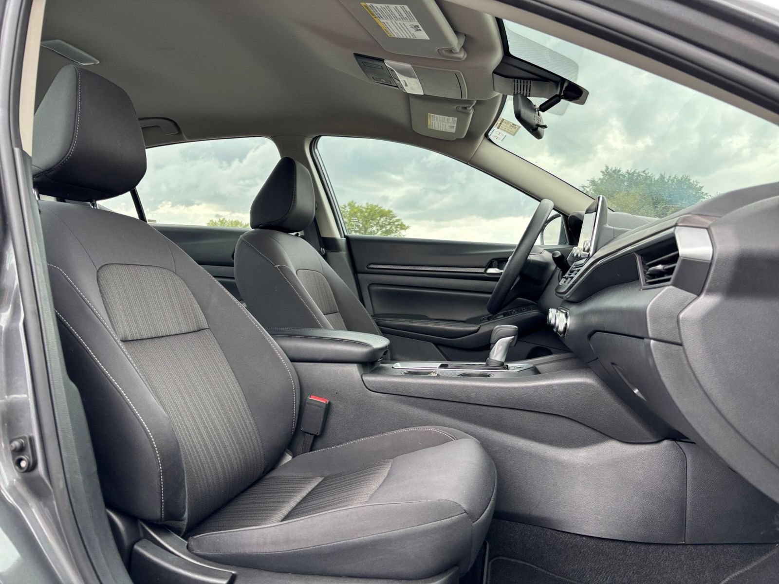 Used 2025 Nissan Altima 2.5 SV FWD image 36