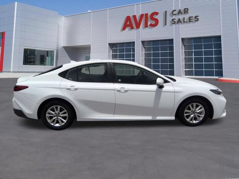 Used 2025 Toyota Camry LE FWD image 5