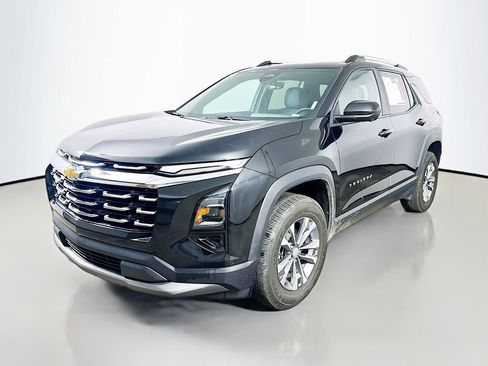 Used 2025 Chevrolet Equinox LT w/ Convenience Package II image 3