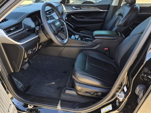 Used 2023 Jeep Grand Cherokee L Limited w/ Black Appearance Package image 10